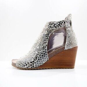 Diba True New Year Snake Print Leather 3.5" Wedge Heel Peep Toe Sandals - 10